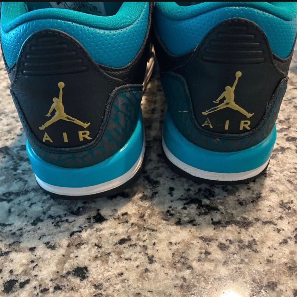 Jordan 3’s - Picture 2 of 4